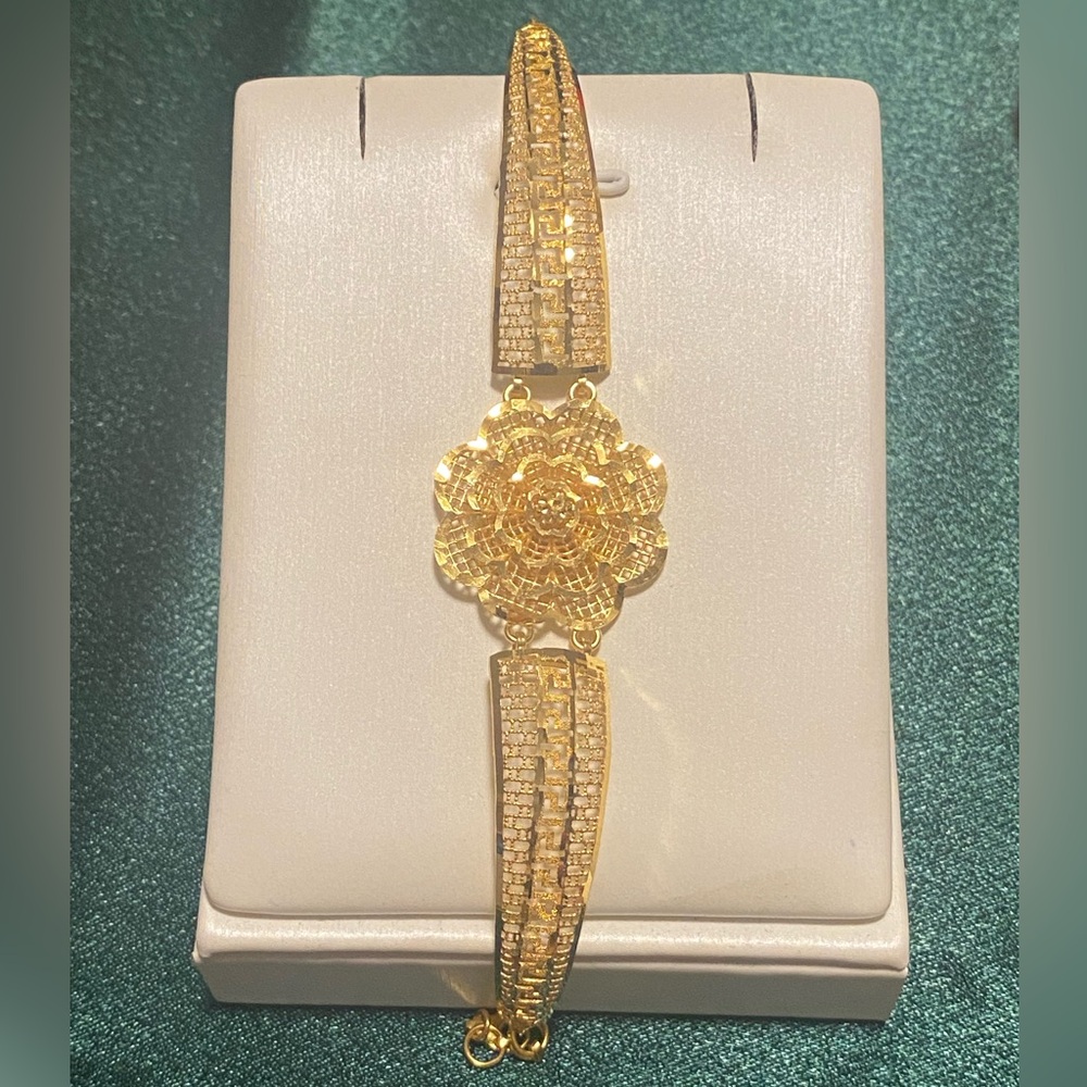 Real 21K Elegant Gold Floral Center Bracelet - Women Jewelry